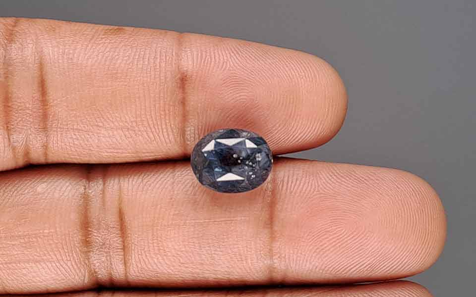 Blue Sapphire - 6.96 Carat
