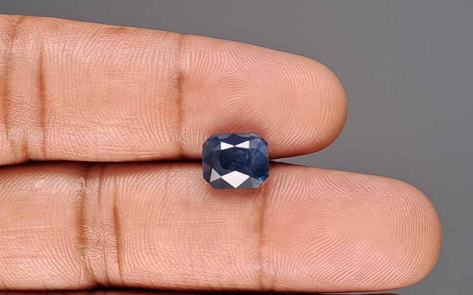 Blue Sapphire - 4.40 Carat