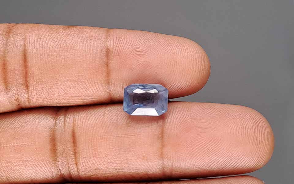 Blue Sapphire - 4.57 Carat