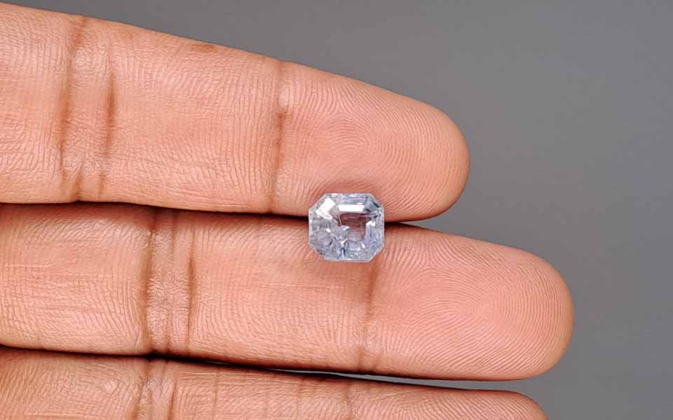 Blue Sapphire - 4.54 Carat