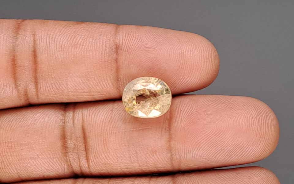 Yellow Sapphire - 6.85 Carat