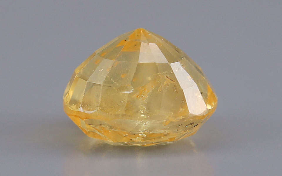 Yellow Sapphire - 5.66 Carat