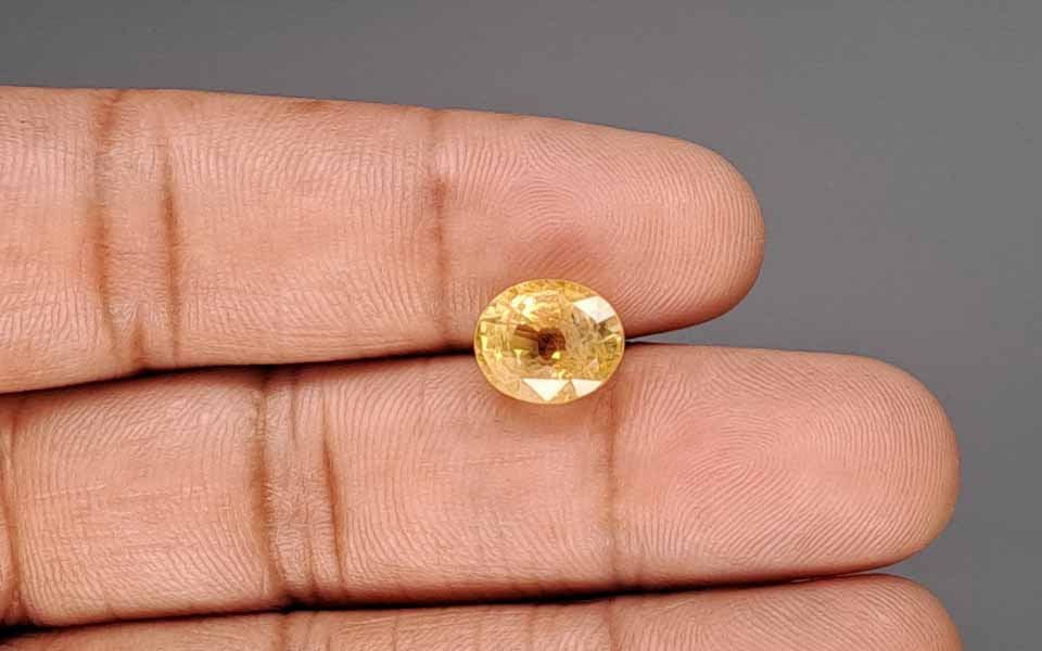 Yellow Sapphire - 5.81 Carat
