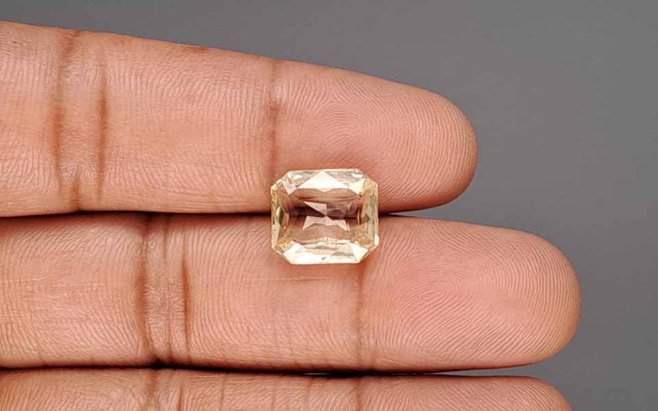 Yellow Sapphire - 7.94 Carat