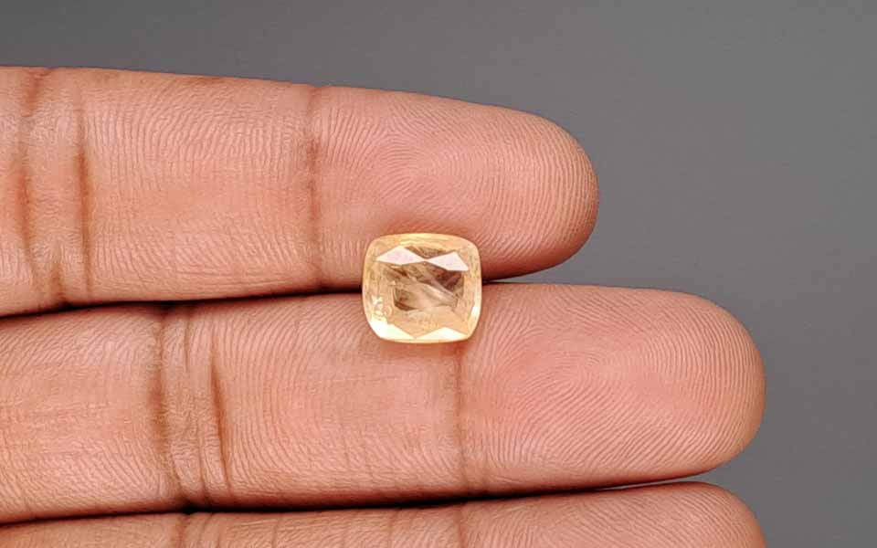 Yellow Sapphire - 4.55 Carat