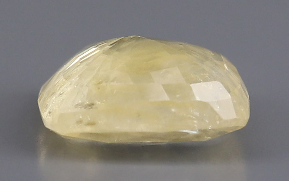 Yellow Sapphire - 4.55 Carat