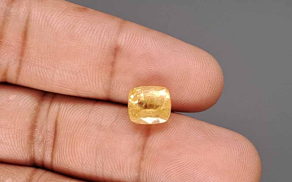 Yellow Sapphire - 4.84 Carat