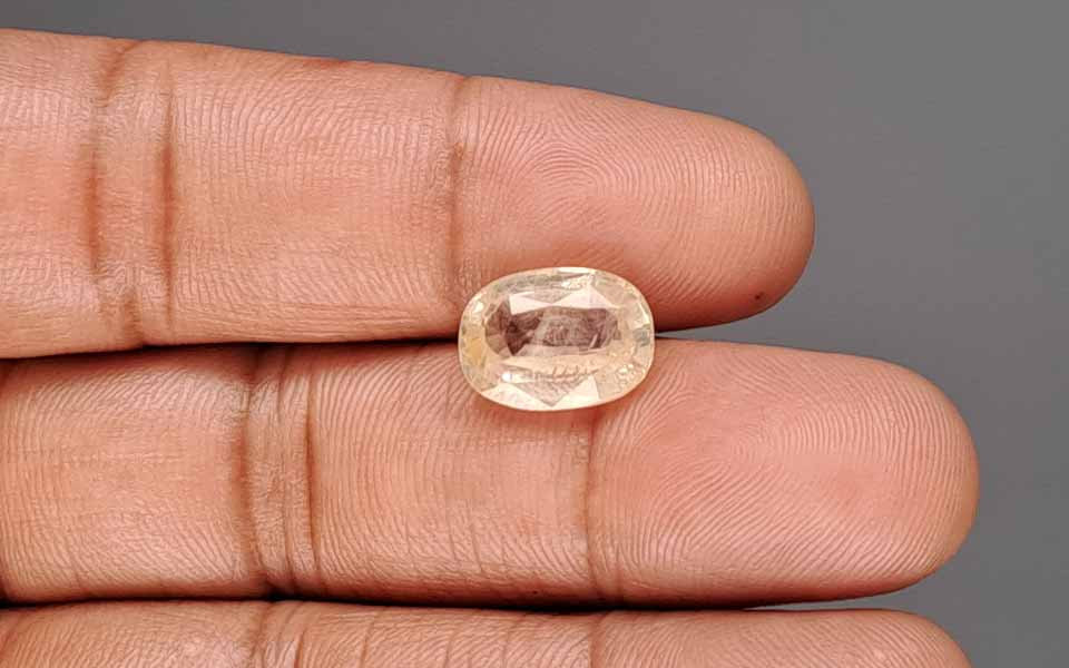 Yellow Sapphire - 6.84 Carat