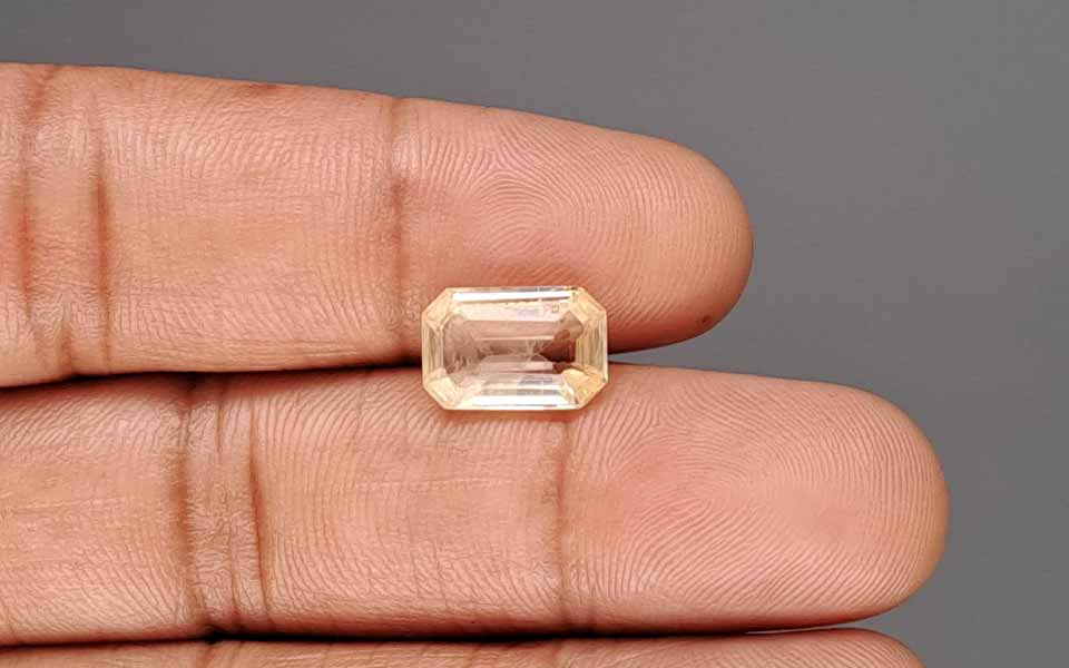 Yellow Sapphire - 5.21 Carat