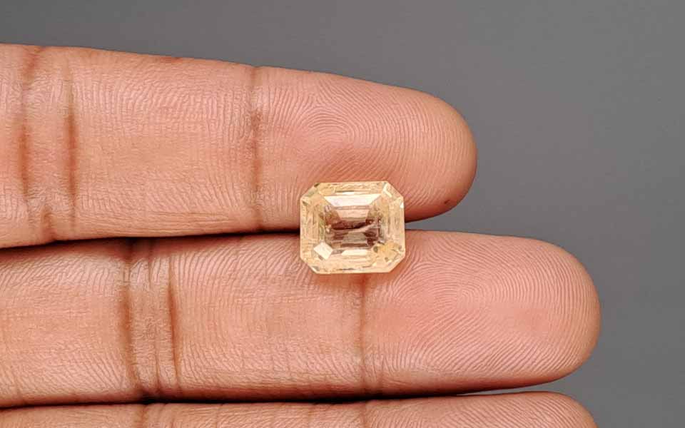 Yellow Sapphire - 7.65 Carat