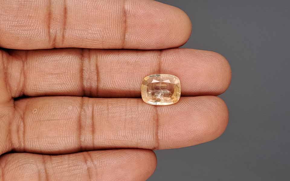 Yellow Sapphire - 5.51 Carat