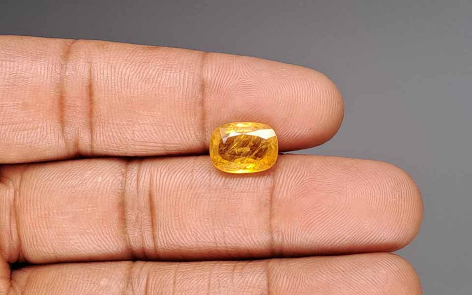 Yellow Sapphire - 4.41 Carat