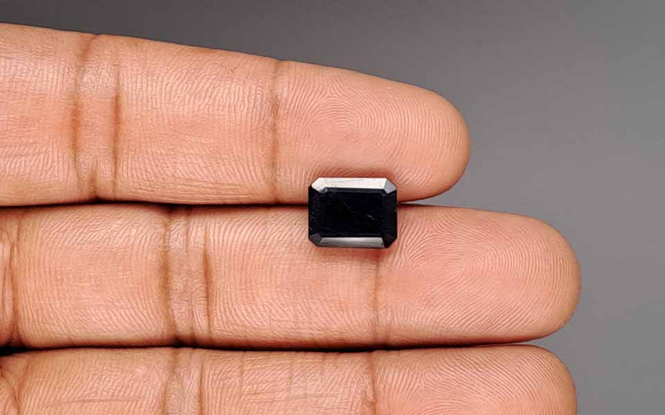 Blue Sapphire - 4.57 Carat