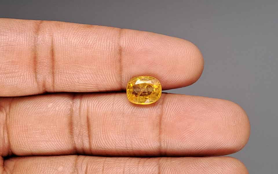Yellow Sapphire - 3.56 Carat