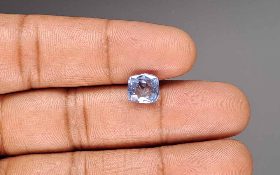 Blue Sapphire - 3.76 Carat