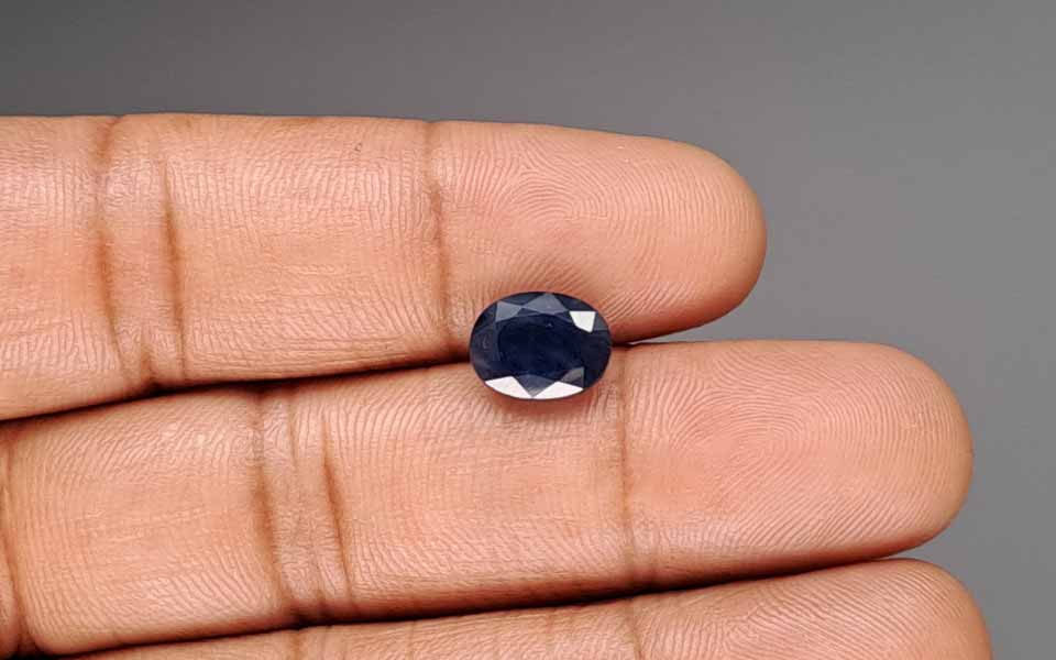 Blue Sapphire - 4.37 Carat