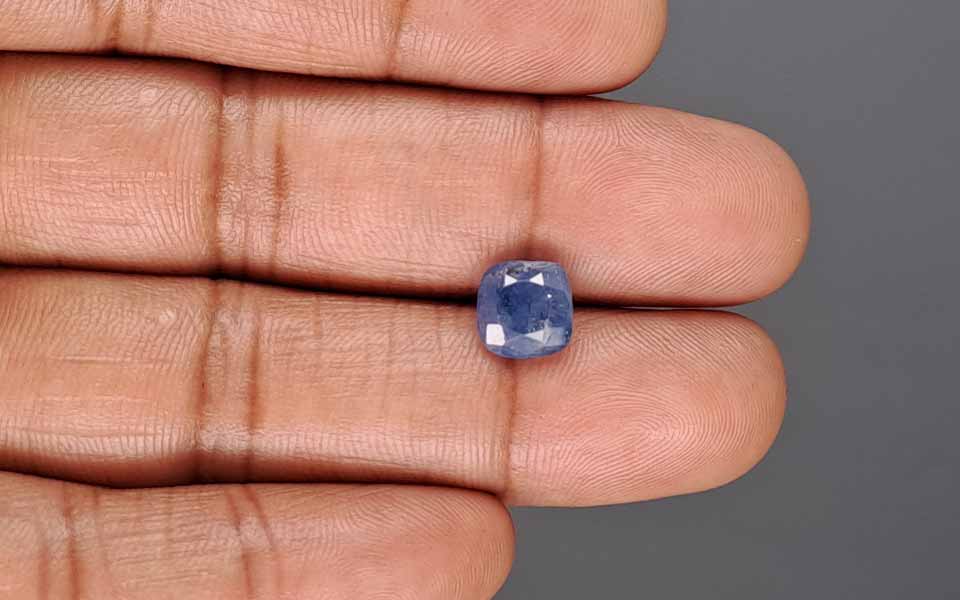 Blue Sapphire - 3.28 Carat