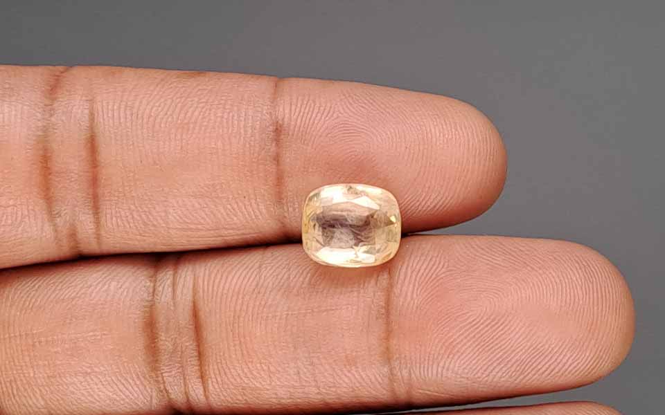 Yellow Sapphire - 5.60 Carat