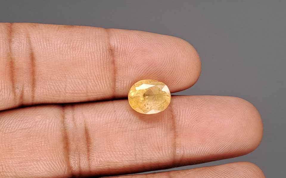 Yellow Sapphire - 5.72 Carat