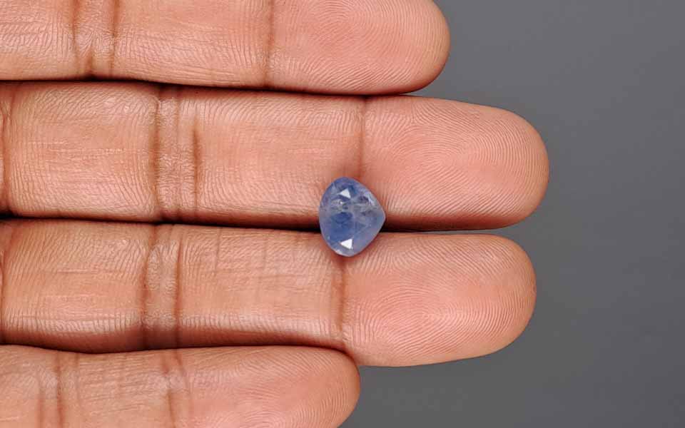 Blue Sapphire - 4.24 Carat