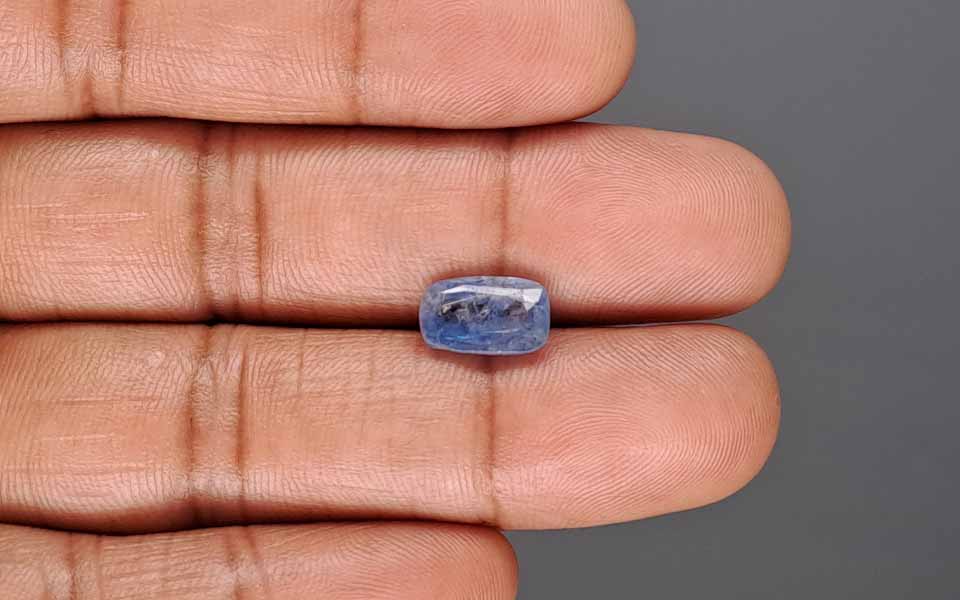Blue Sapphire - 3.51 Carat