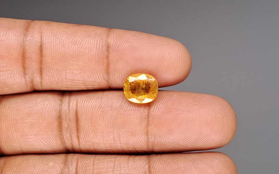 Yellow Sapphire - 3.70 Carat