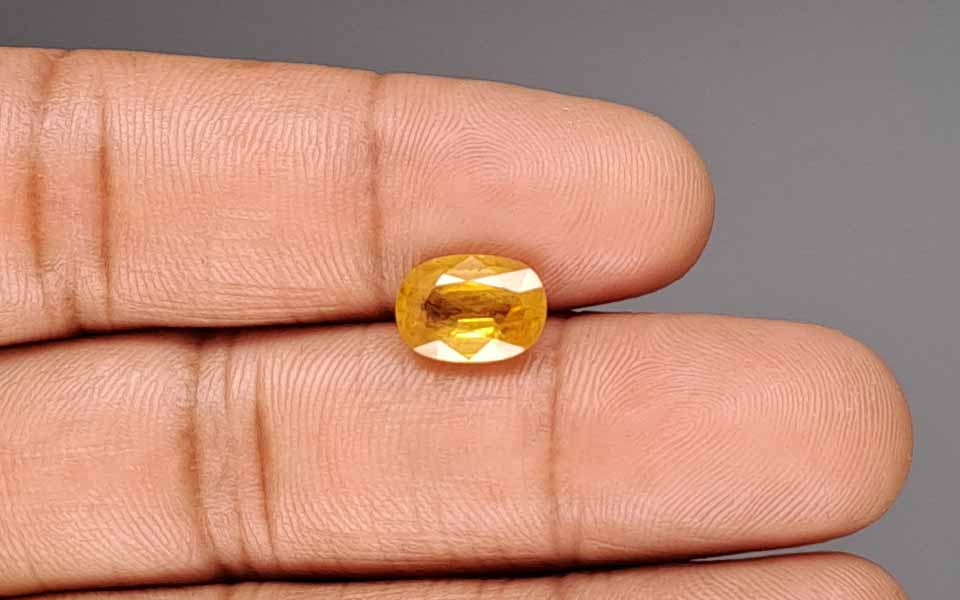 Yellow Sapphire - 3.60 Carat