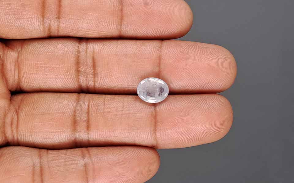 Blue Sapphire - 3.43 Carat