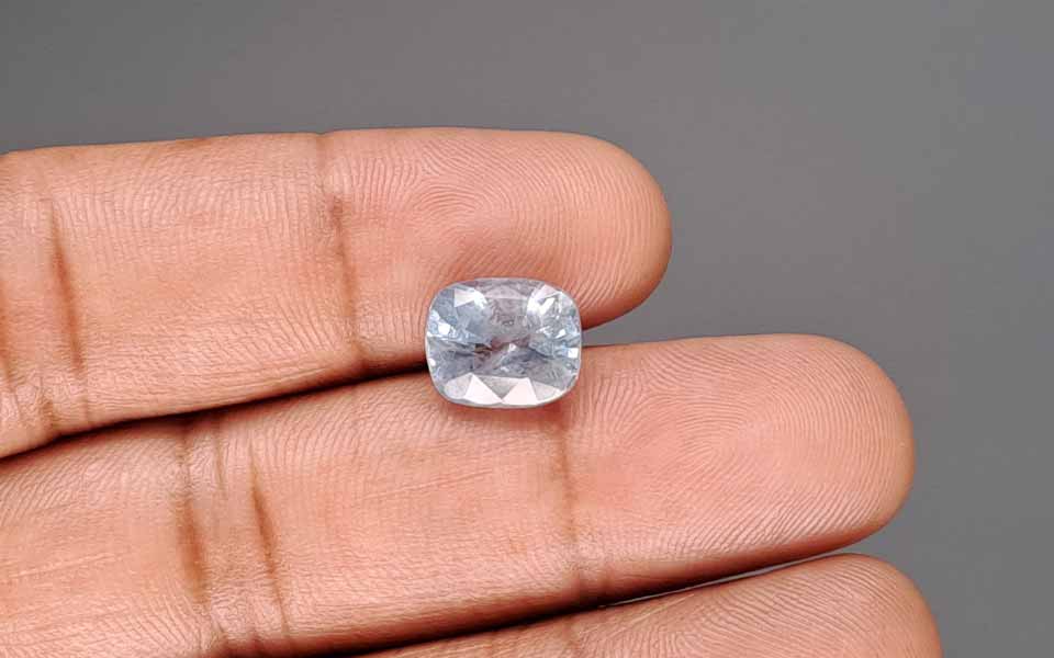 Blue Sapphire - 5.66 Carat