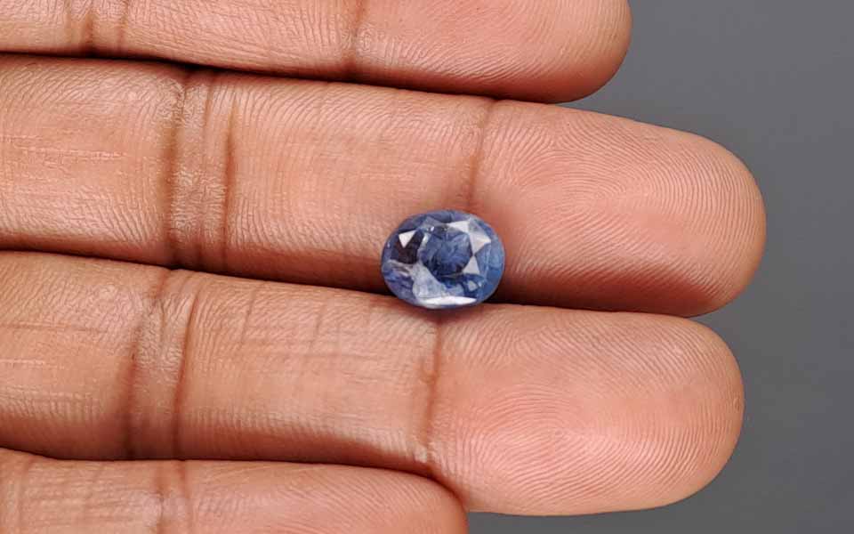 Blue Sapphire - 3.88 Carat