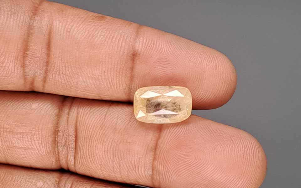 Yellow Sapphire - 7.60 Carat