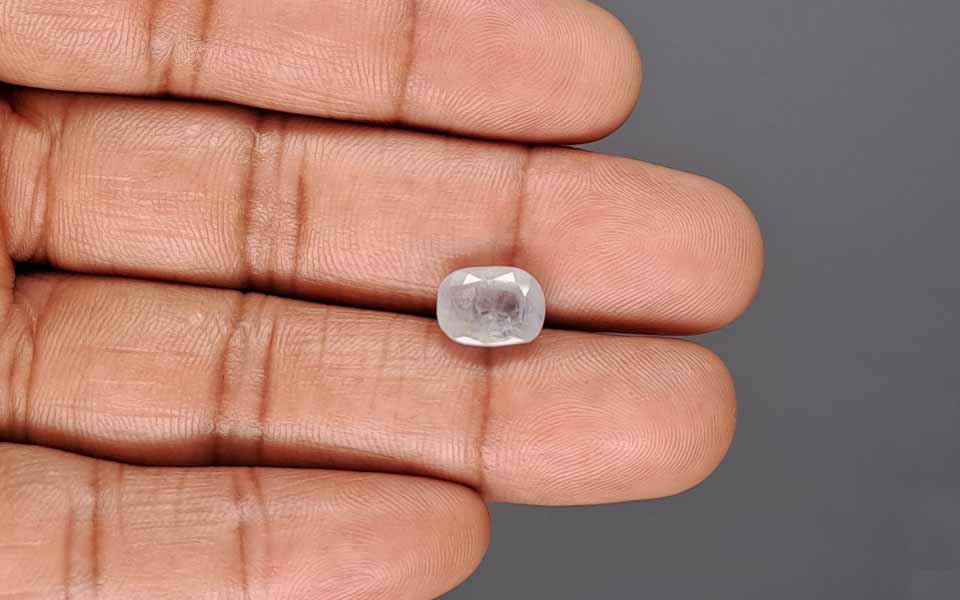 Blue Sapphire - 4.32 Carat