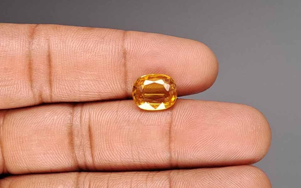 Yellow Sapphire - 4.74 Carat