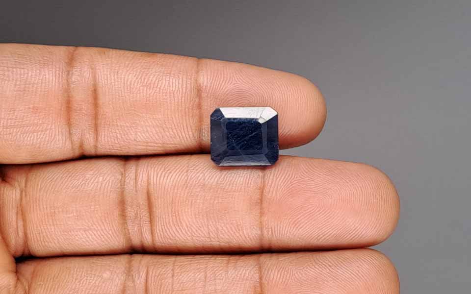 Blue Sapphire - 6.98 Carat