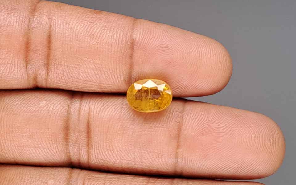 Yellow Sapphire - 4.55 Carat