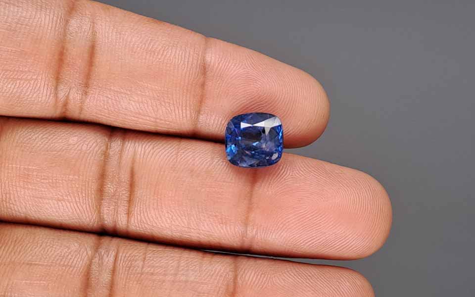 Blue Sapphire - 6.08 Carat
