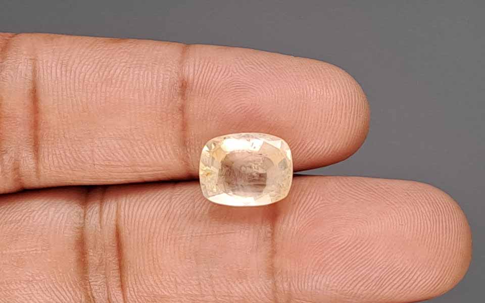 Yellow Sapphire - 5.78 Carat
