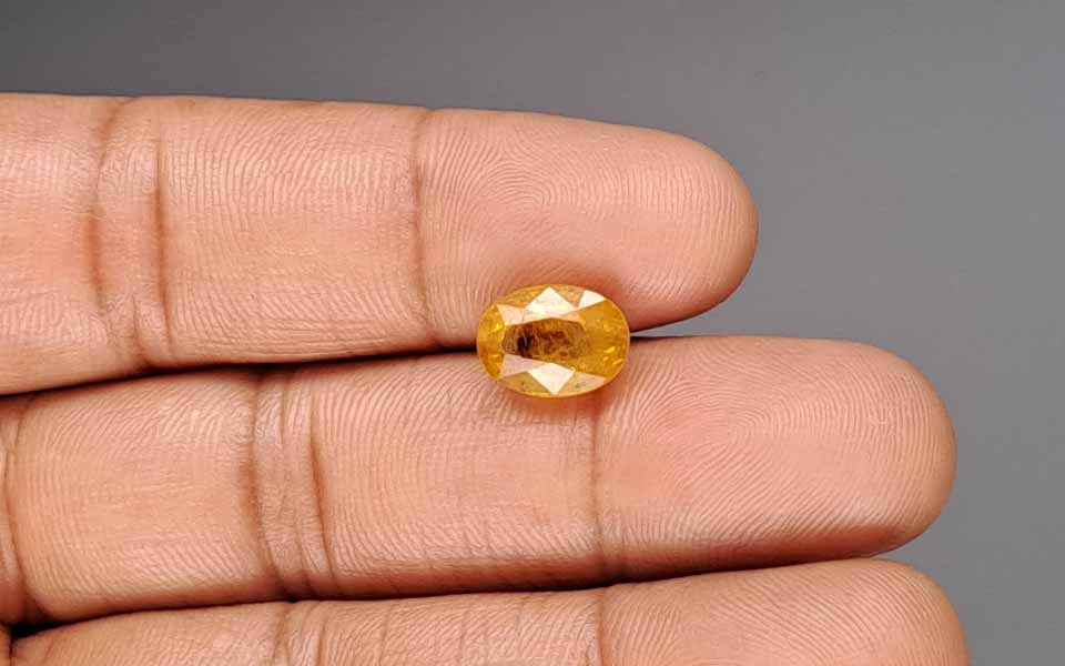 Yellow Sapphire - 4.86 Carat
