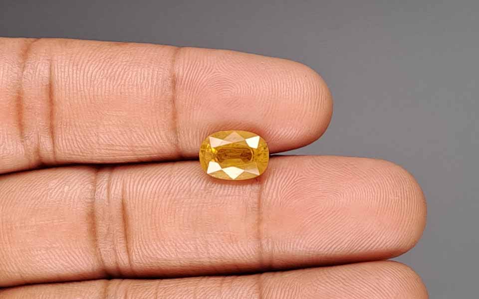 Yellow Sapphire - 3.66 Carat