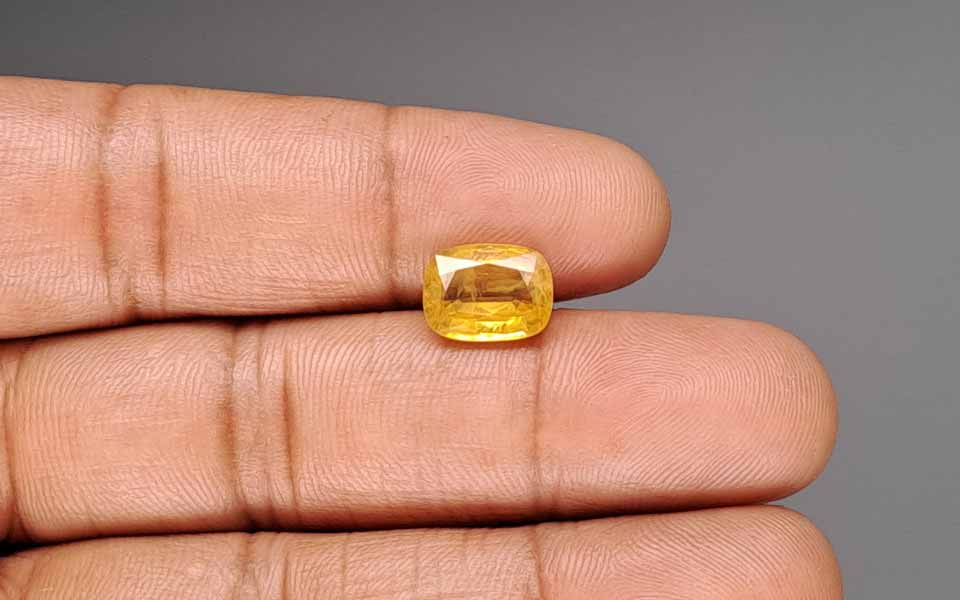 Yellow Sapphire - 3.98 Carat
