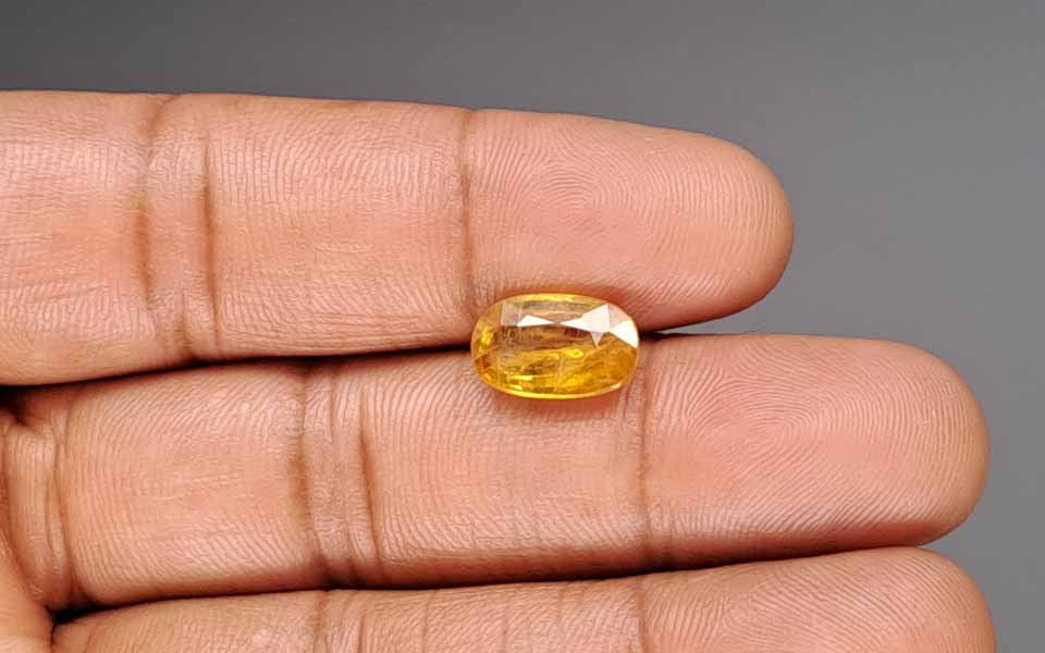Yellow Sapphire - 4.26 Carat