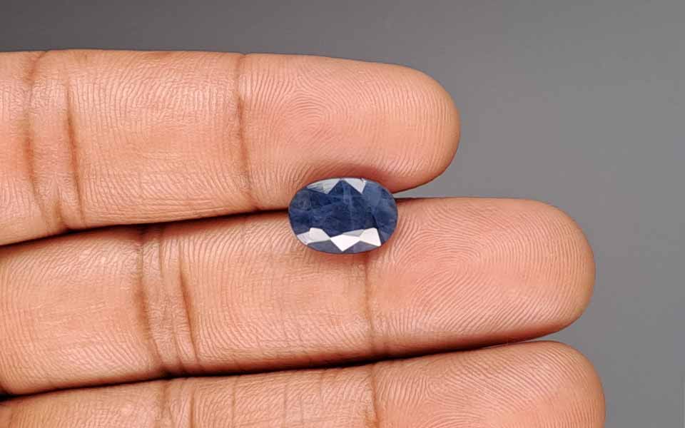 Blue Sapphire - 5.47 Carat