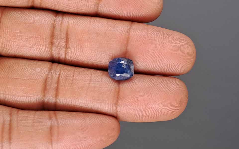 Blue Sapphire - 4.10 Carat