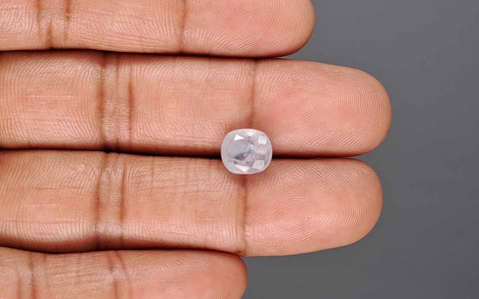 Blue Sapphire - 4.04 Carat