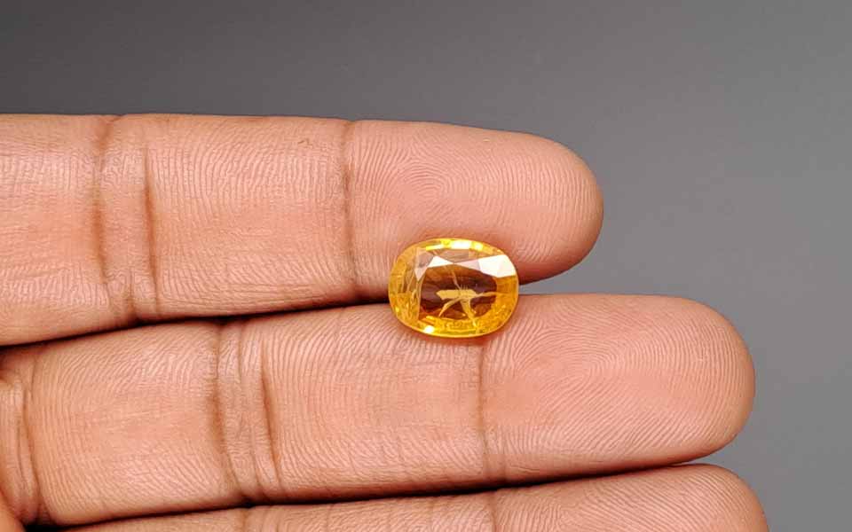 Yellow Sapphire - 4.27 Carat