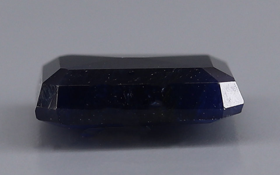 Blue Sapphire - 4.57 Carat