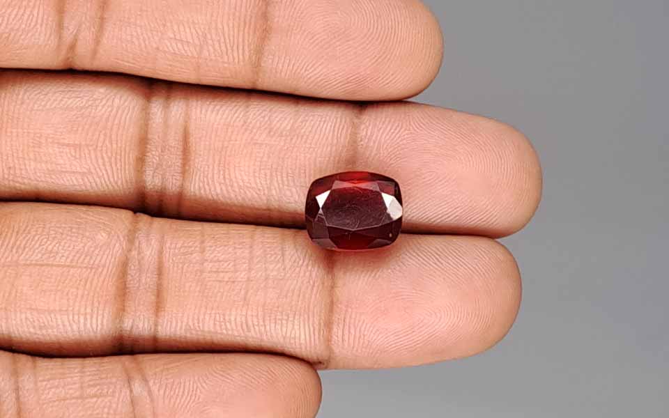 Hessonite (Gomed) - 7.66 Carat