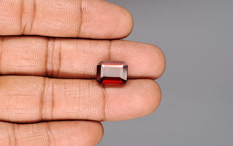 Hessonite (Gomed) - 7.95 Carat