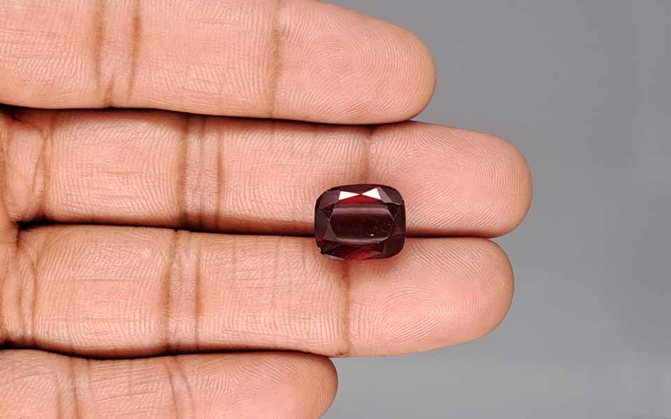 Hessonite (Gomed) - 9.21 Carat