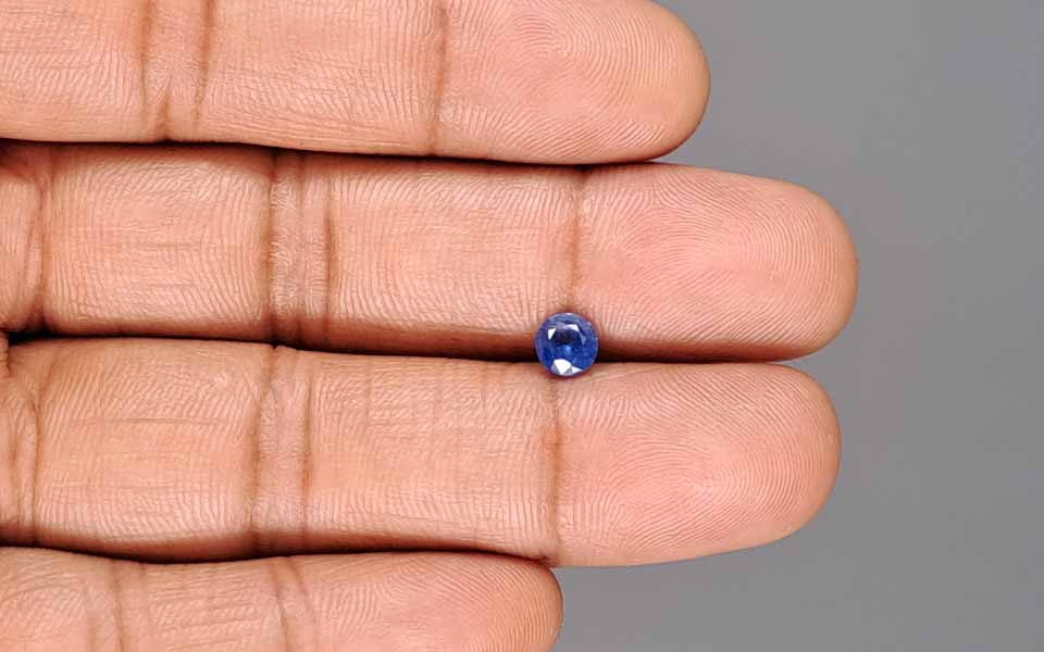 Blue Sapphire - 0.76 Carats